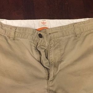 Dockers khaki shorts (33)